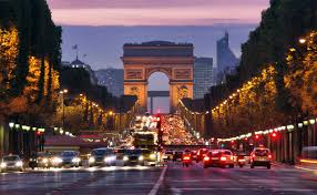 busy street of the arc de triumph
